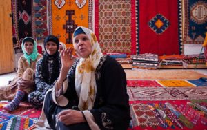 L’histoire des femmes de Taznakhte brodée sur les métiers à tisser