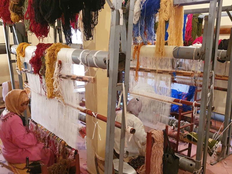 Les femmes amazighes travaillent à Ouarzazate pour maintenir en vie leurs traditions