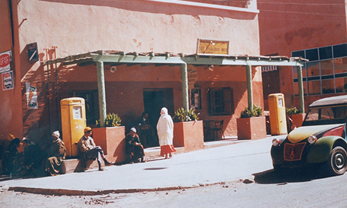Le restaurant "Chez Dimitri" au centre d'Ouarzazate dans les années 50