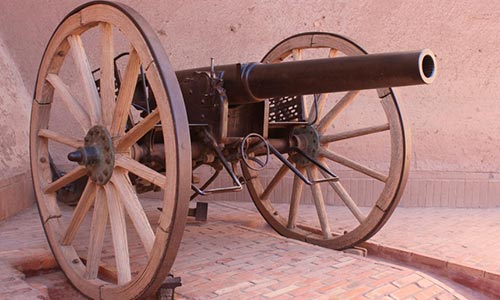 Le canon exposé à la casbah de Taourirtee