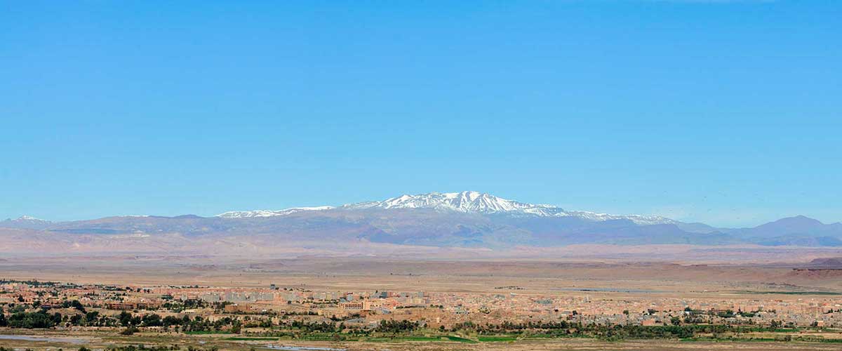 Panorama d'Ouarzazate et son horizon de montagnes