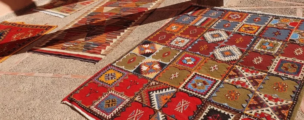 Motifs berbères de tapis à Taznakhte
