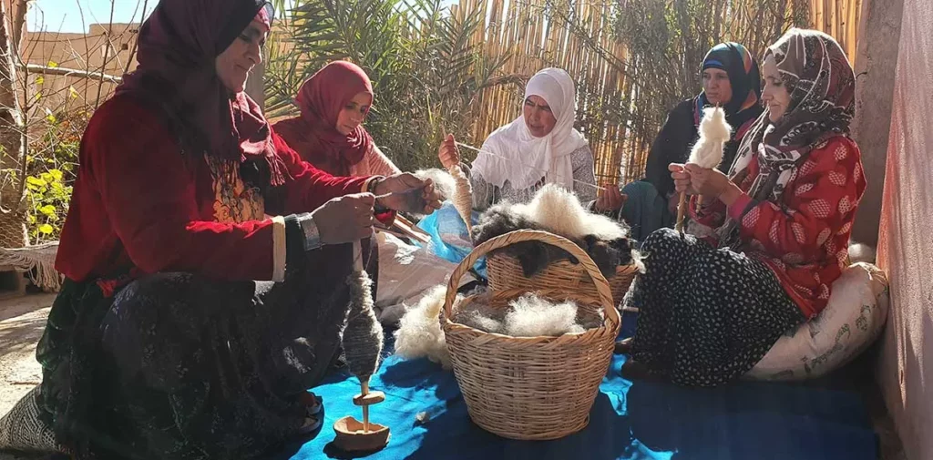 Artisane de la coopérative Iznaguen près de Taznakhte